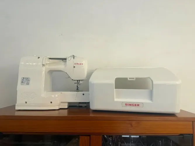 Máquina de Costura Singer Starlet Eletrônica - Pouquíssimo Uso