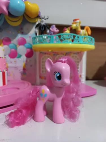 Pônei Pinkie Pie 8 cm + 4 miniaturas