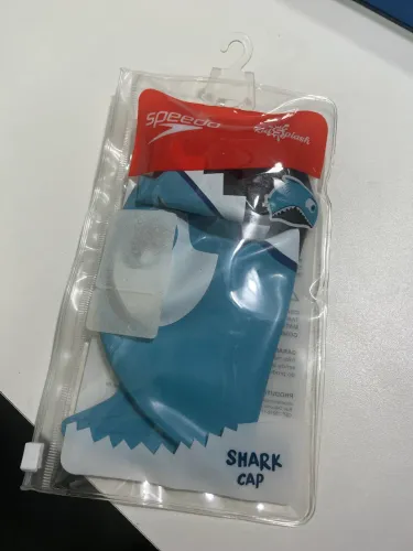 Óculos e touca de piscina