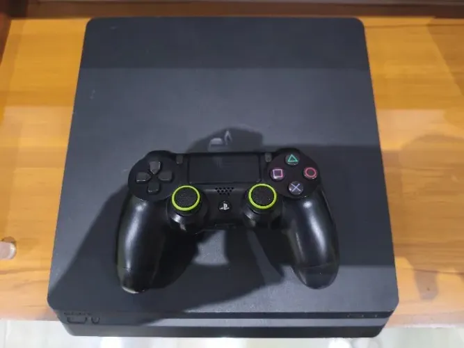 PS4 500 GB /1  Controle/ 12 Jogos/ Zerado