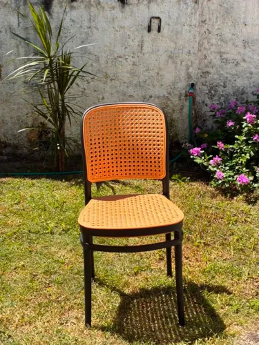 Vendo cadeira plástica para mesa