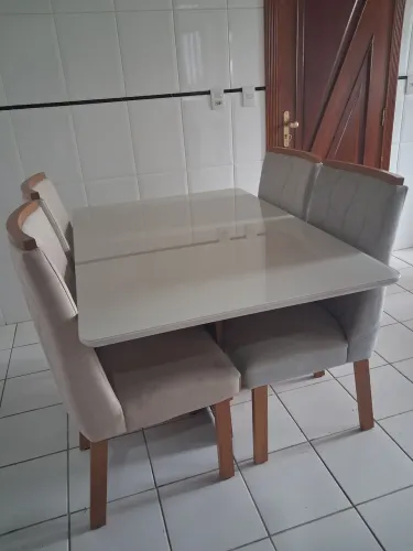 Mesa e Cadeiras