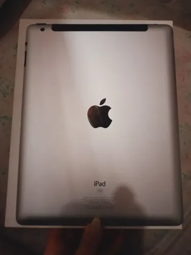 Dois iPhones+iPad 2 para retirada de peças