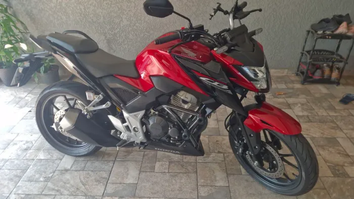 CB 300F - Baixa Quilometragem - Estado de Nova