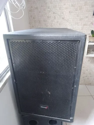 2 Caixas + amplificador + crossover + sub grave 12 polegadas.