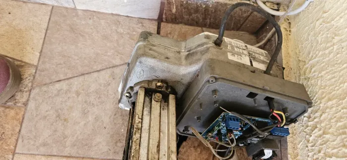 Motor de portão deslizante Engemove com cremalheira de 5,30 m - precisa manutenção