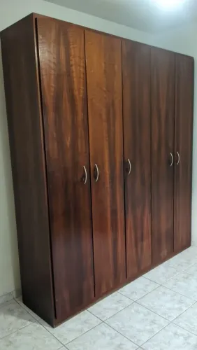 Guarda-roupa de imbuia 