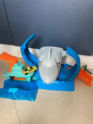 Pista Hot wheels tubarão - Carrinho muda de cor na água gelada.