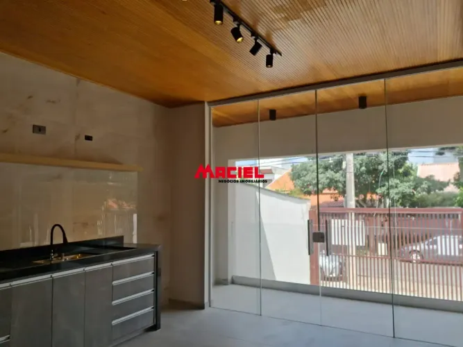 Casa térrea no Jd. Esplanada, totalmente reformada com material de primeira qualidade, 03 