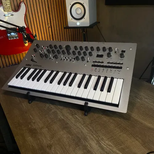 Korg Minilogue OG - Sintetizador Analógico Polifônico