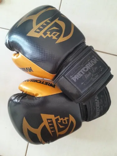 Luva boxe Pretorian Black Line semi nova