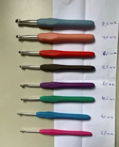 Conjunto de agulhas para crochê ergonômicas cabo emborrachado.