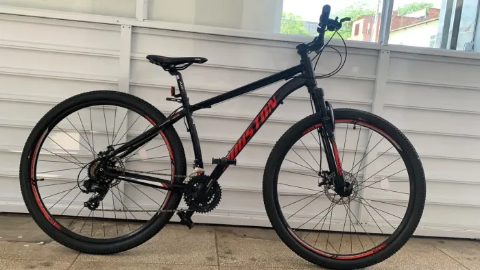 Bicicleta nova, sem uso, apenas tirada da caixa e montada!!