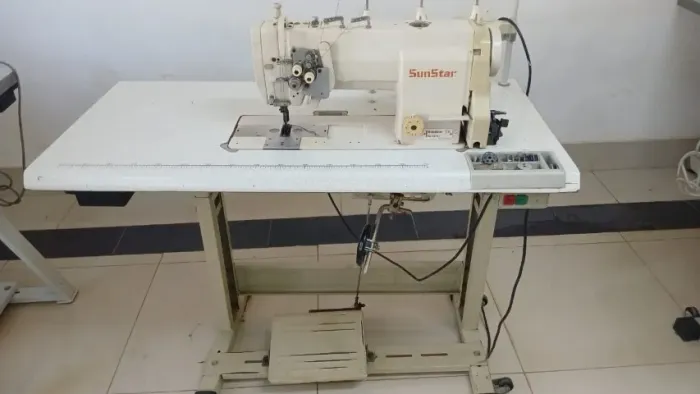 Máquina de Costura Industrial Pesponto Duplo Barra Alternada