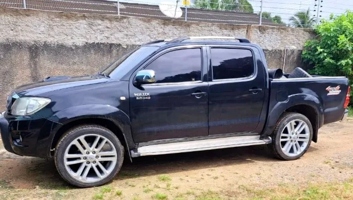 Vendo Roda 22 da Hilux pneu 265 40 22 