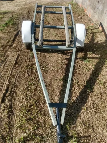 Carretinha para barco e moto aquática