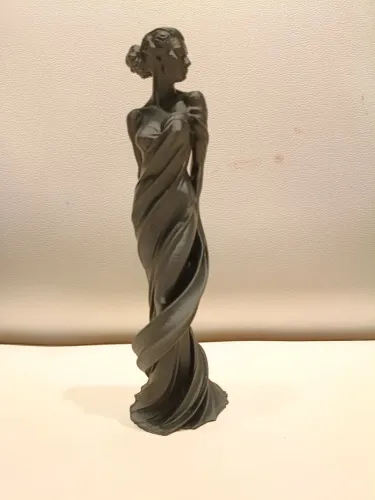Estátua em PLA, 19 cm de altura, material ecológico. 100% biodegradável