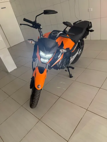 Titan 160 2025, estado de zero, com apenas 40km rodados.