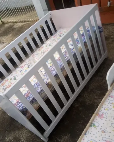 Vendo berço com colchão