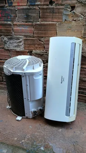 Ar condicionado split Springer Midea de 9 mil BTUs serpentina cobre com controle