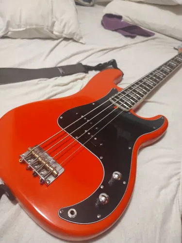 Precision bass custom feito por luthier