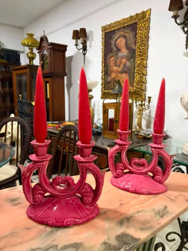 Antigo Par de Castiçais de Porcelana