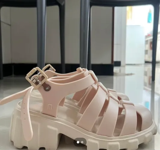 Melissa plataforma TAM 31 em perfeito estado