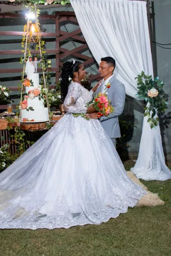 Vestido de noiva lindo dois em um usado somente uma vez