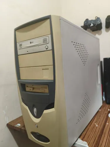 Pc antigo para projeto vintage ou peças
