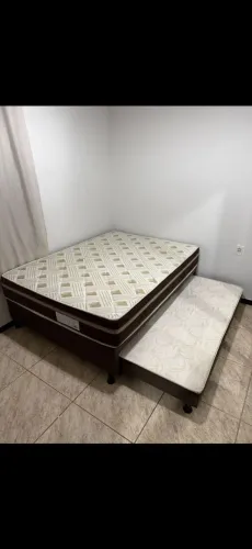Cama pra vender e armário de cozinha