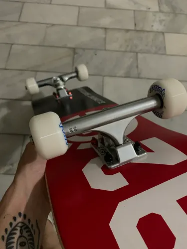SKATE COMPLETO, CHAZE + SHAPE ELEMENT DE BRINDE.