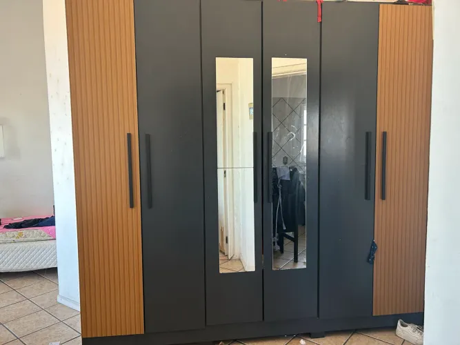 Guarda Roupas GRANDE 6 portas com espelho 