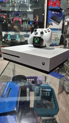Xbox One S, 1tb, Garantia, Aceito usado de entrada, Aceitamos Cartão ate 18x