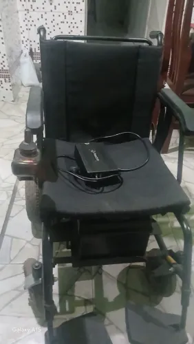 Cadeira de rodas motorizada elétrica + 2 baterias moura
