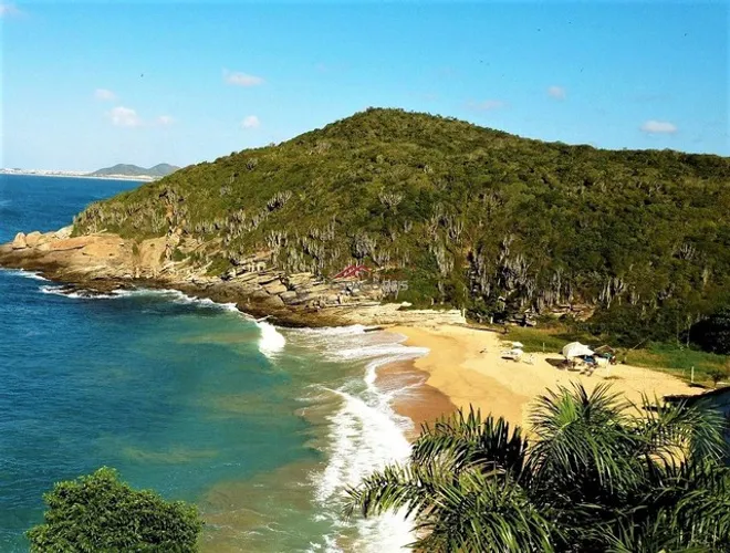 Excelente terreno de condomínio, no Caravelas em Caravelas - Armação dos Búzios - RJ