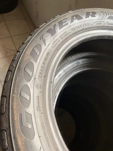 Pneu 185/60/15 Goodyear Efficientgrip meia vida sem defeito 