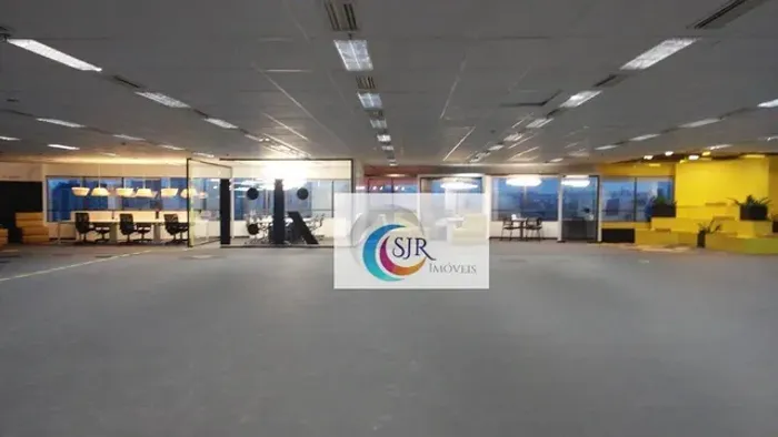 Conjunto Comercial de 808m² com 18 vagas!!! Gerador Auditório para 100 pessoas