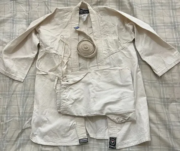 Quimono Judogi Kimono para Judô, Karatê, Jiu Jitsu da Torah tamanho M3 juvenil