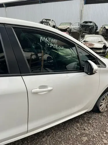 Porta Dianteira Direita Peugeot 208 2017 /sem acessorios