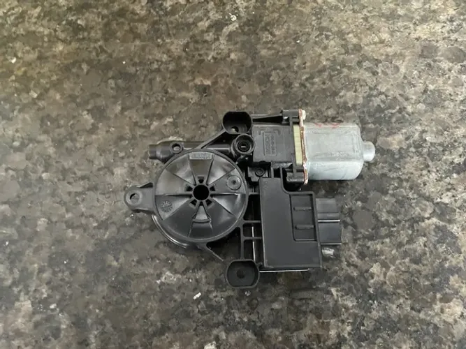 Motor limpador traseiro direito polo 2019 5q0959812d 