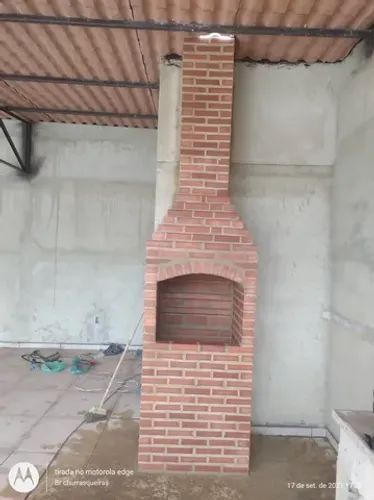 Churrasqueira e telhado colonial . Faça seu orçamento 