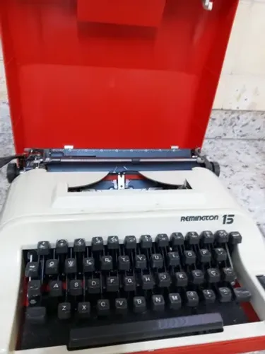 Máquina de escrever Vintage 1985, portátil, Remington 15, no estojo !!