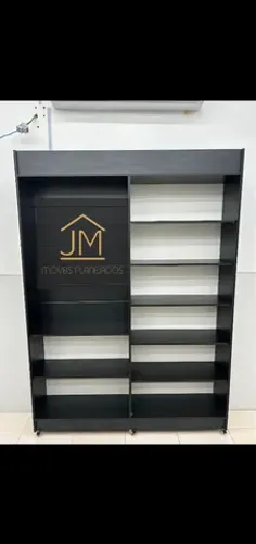 Expositor MDF com painel canaletado 