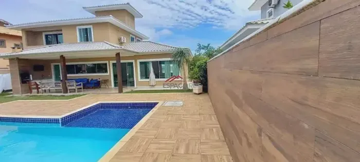 Casa com piscina em condomínio Caravelas Búzios