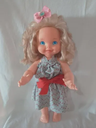 Boneca antiga Pinturinha da marca estrela 