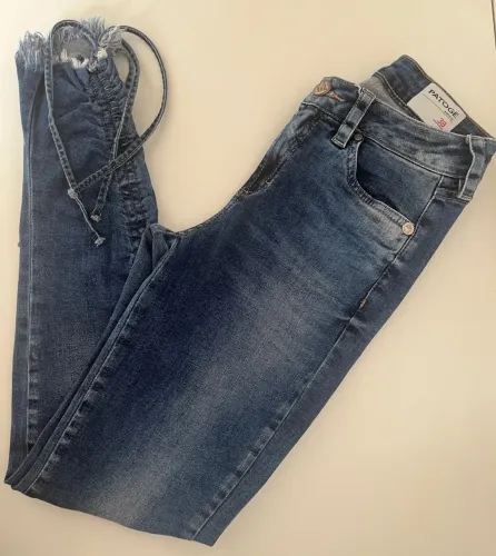 Calça Jeans Skinny com Detalhe no Tornozelo - Patogê