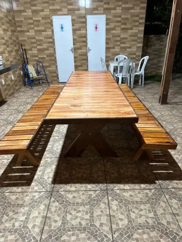 MESA RUSTICA EM MADEIRA