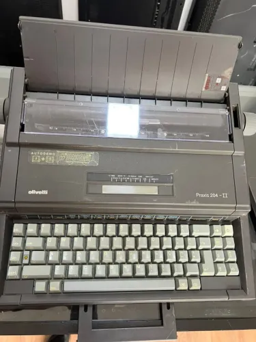 Maquina Escrever eletrica Praxis 204 II olivetti