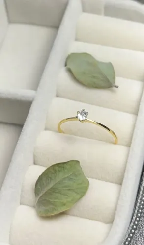 Anel de noivado em ouro 18k 