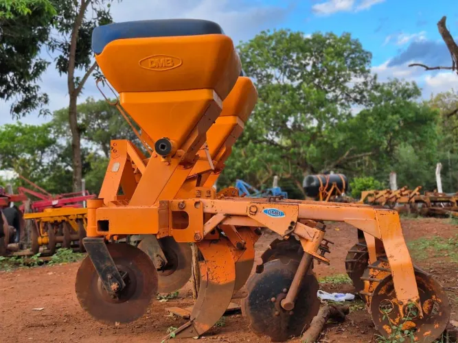CULTIVADOR 2 LINHAS ADUBADOR 2002<br><br>
